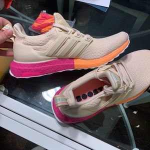 NWT Women UltraBoost DNA